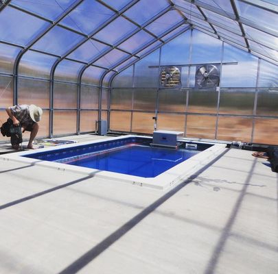 Sistema di coltivazione idroponica a tubo d'acqua multi-span per l'efficienza dell'acquacoltura in serra
