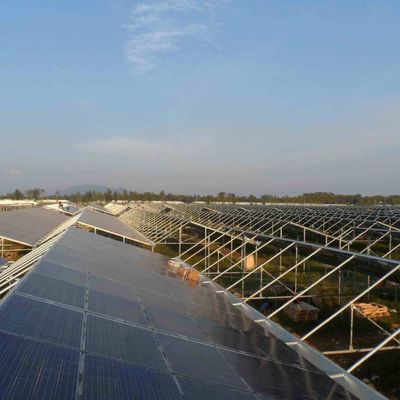 Ventilazione idroponica Serre fotovoltaiche 6/9 e 6/12 metri per la produzione delle colture