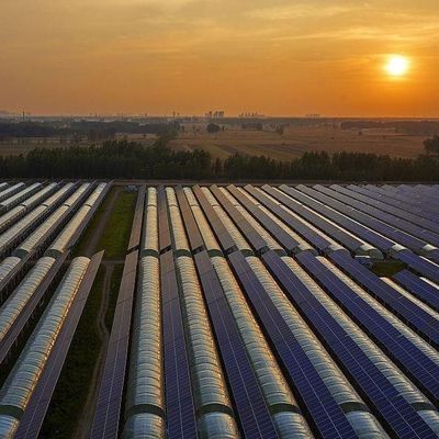 Ventilazione idroponica Serre fotovoltaiche 6/9 e 6/12 metri per la produzione delle colture